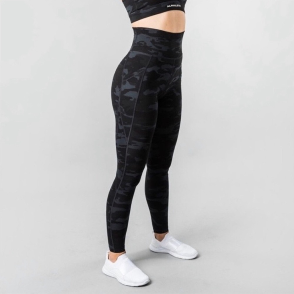 Alphalete Camo Leggings Size Small